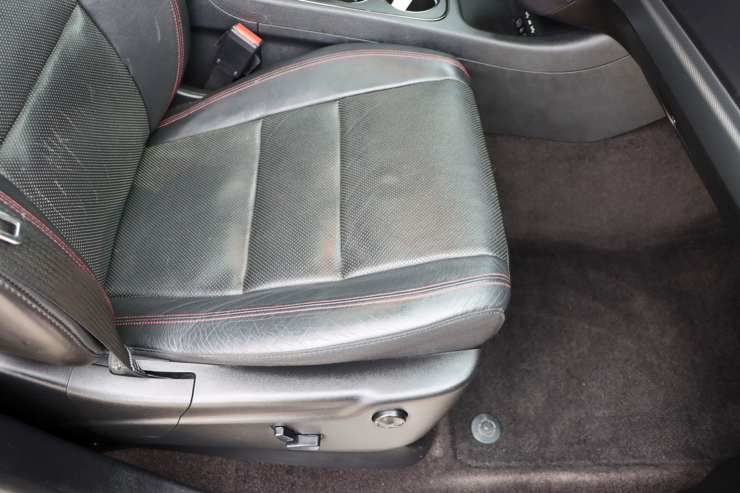 Used 2018 Dodge Durango R/T w/ Technology Group AWD/4WD image 26