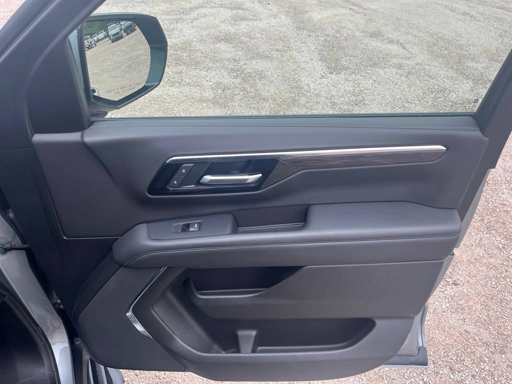 Used 2025 Chevrolet Tahoe LT AWD/4WD image 38