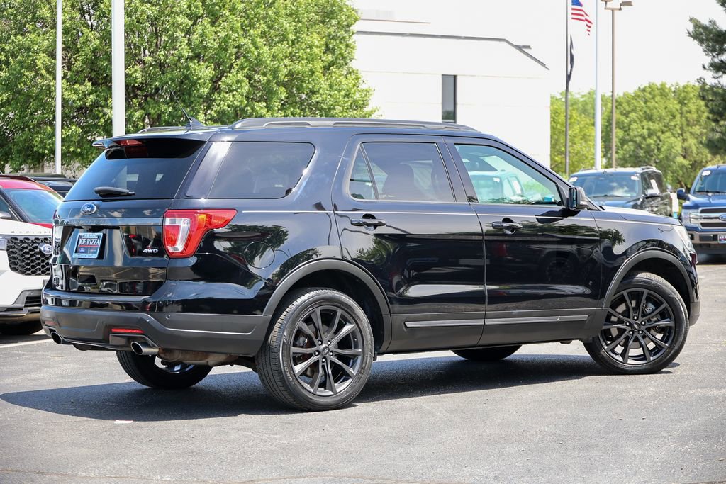 Used 2018 Ford Explorer XLT w/ Equipment Group 202A AWD/4WD image 3