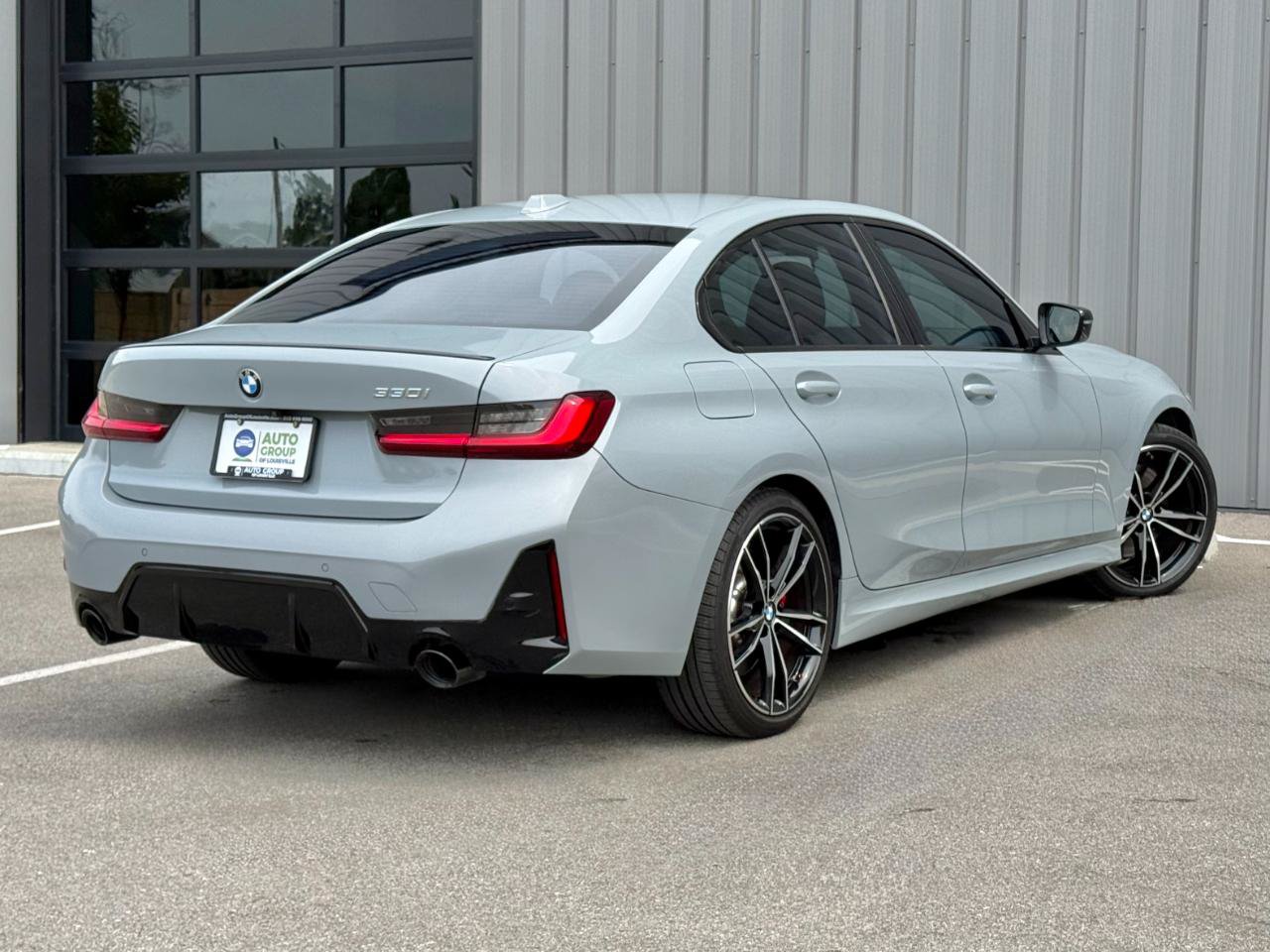 Used 2023 BMW 330i Sedan w/ M Sport Package RWD image 5