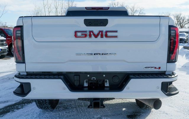 Used 2025 GMC Sierra 2500 AT4 AWD/4WD image 7
