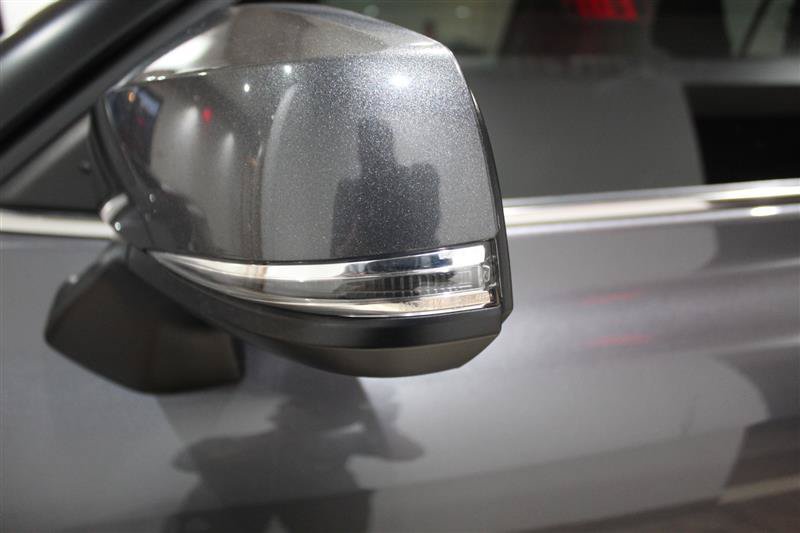 Used 2021 Toyota Highlander XLE AWD/4WD image 13