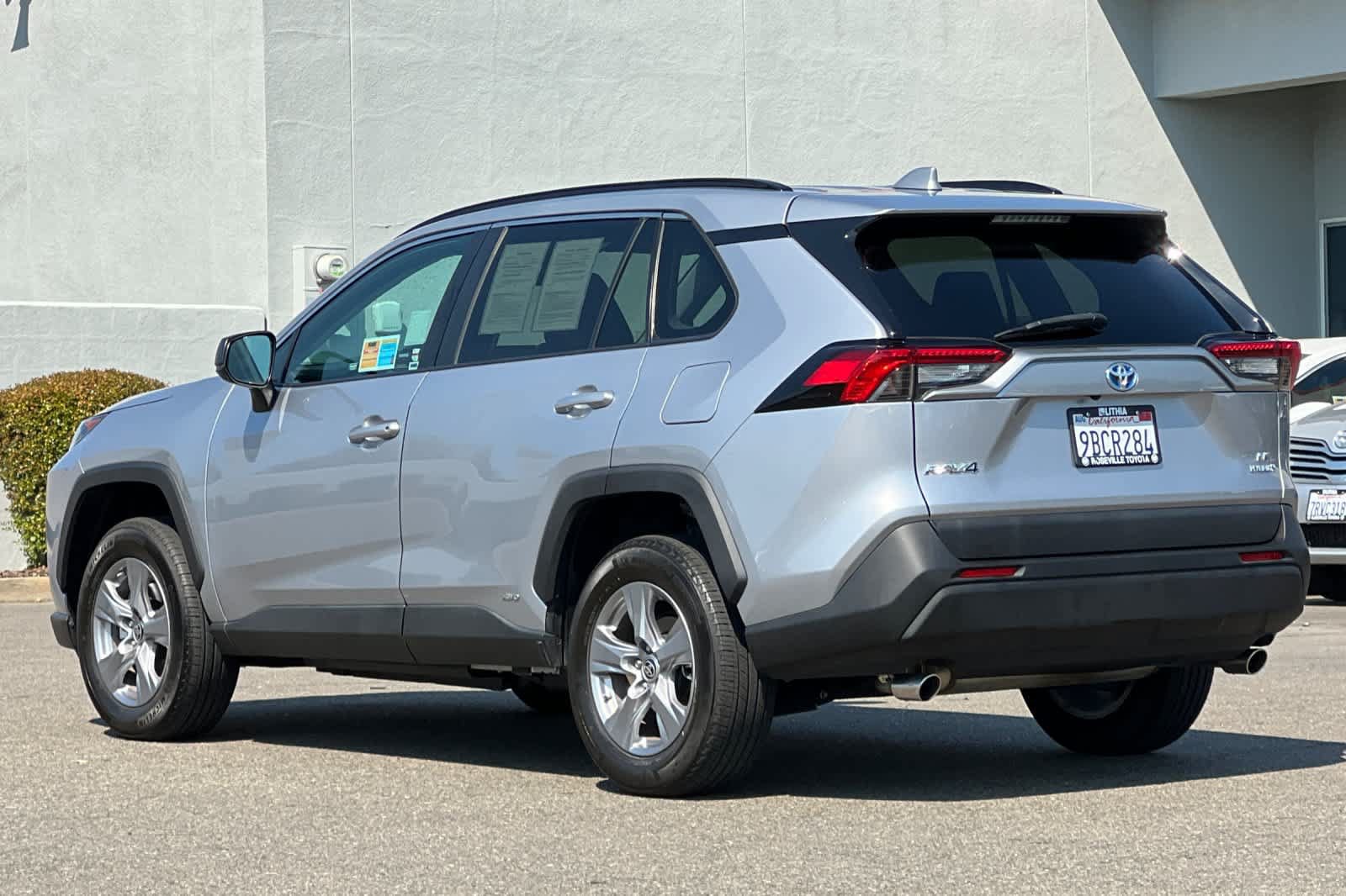 Certified 2022 Toyota RAV4 LE AWD/4WD image 7