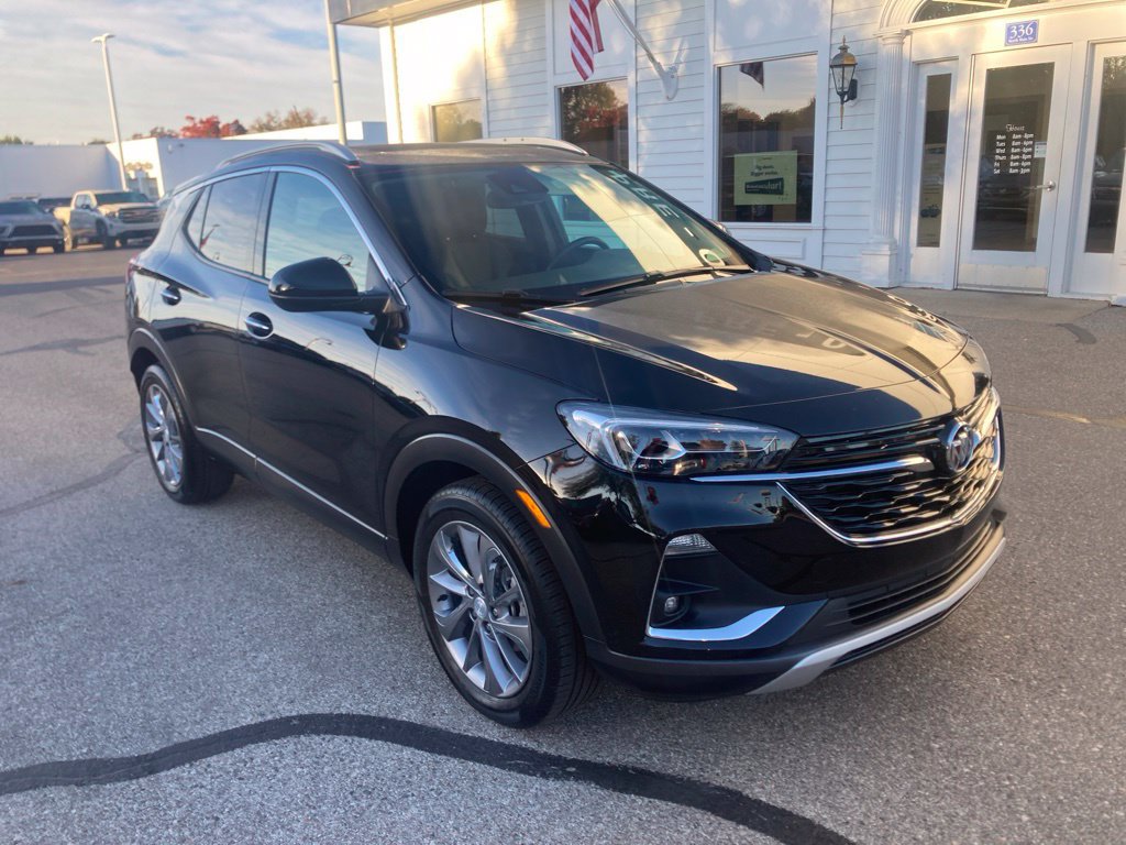 Used 2023 Buick Encore GX Essence w/ Experience Buick Package FWD image 3
