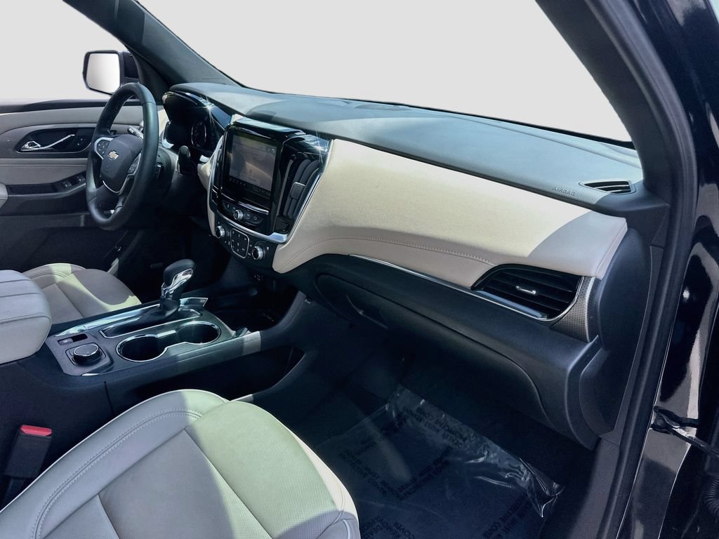 Used 2023 Chevrolet Traverse Premier FWD image 32