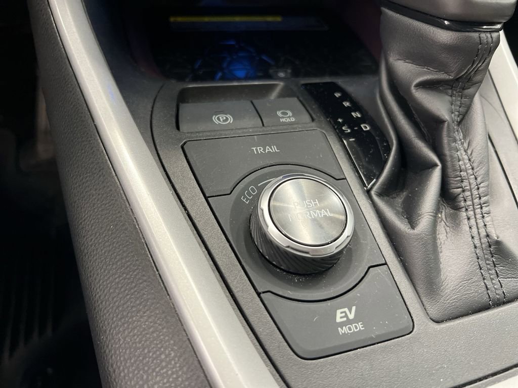 Used 2020 Toyota RAV4 Limited image 29