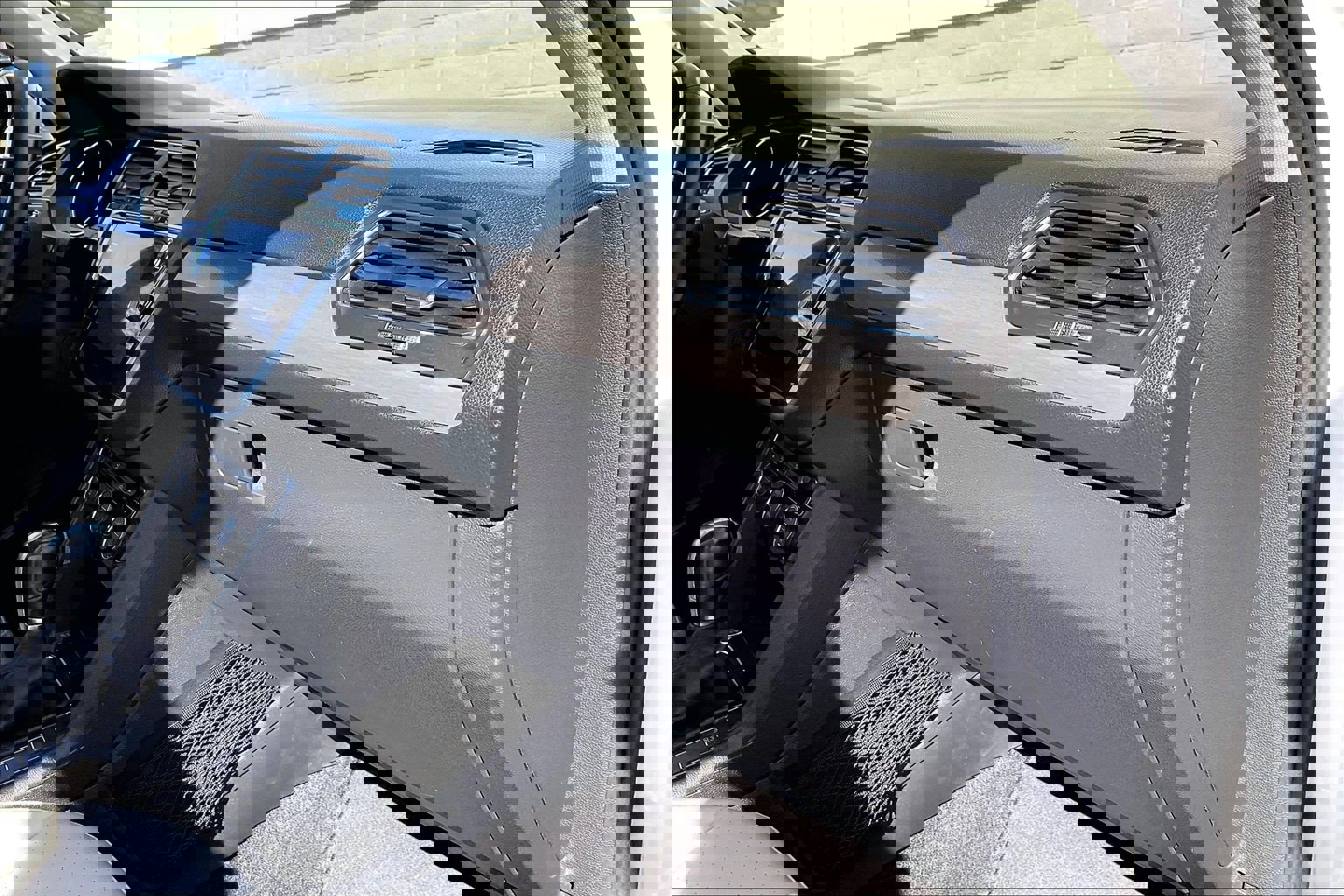 Used 2018 Volkswagen Tiguan SEL image 16