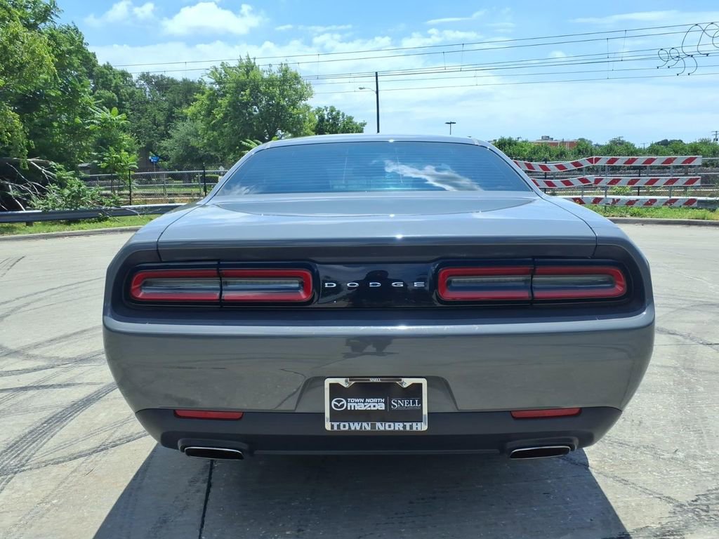 Used 2017 Dodge Challenger SXT RWD image 4