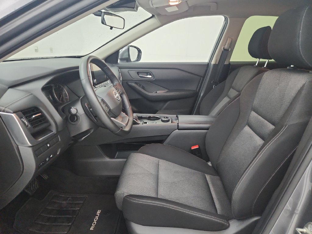 Used 2025 Nissan Rogue SV AWD/4WD image 19