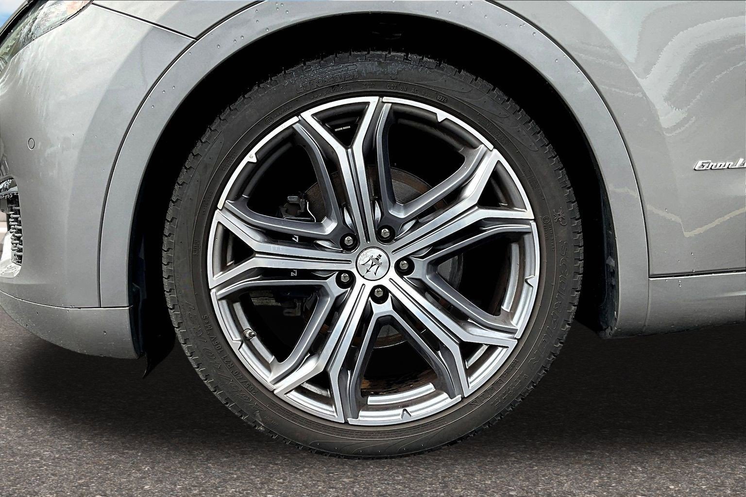 Used 2021 Maserati Levante GranLusso image 25
