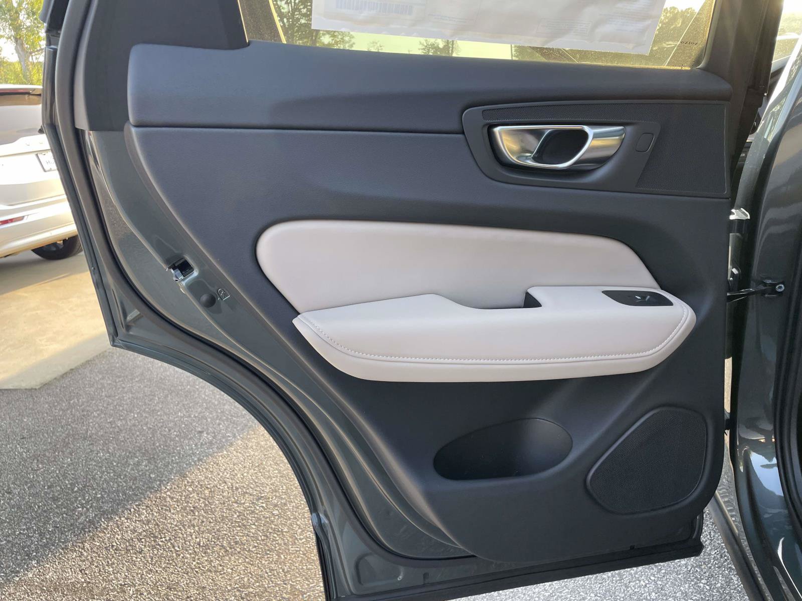 New 2027 Volvo XC60 B5 Plus AWD/4WD image 2