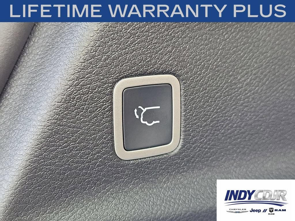 New 2026 Chrysler Pacifica Pinnacle w/ Trailer Tow Group AWD/4WD image 11