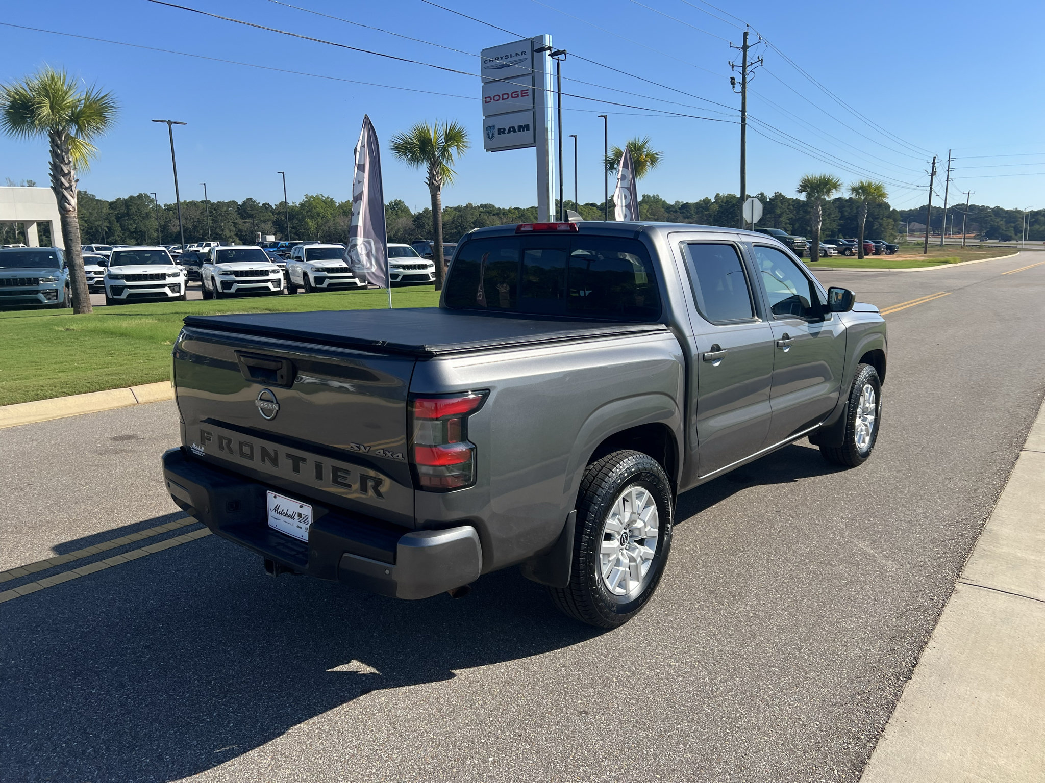Used 2022 Nissan Frontier SV AWD/4WD image 8