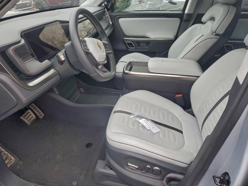 Used 2023 Rivian R1S Adventure image 5