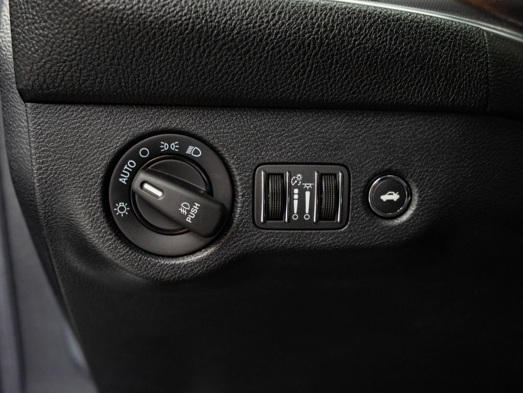 Used 2017 Dodge Challenger R/T Scat Pack w/ Leather Interior Group RWD image 37