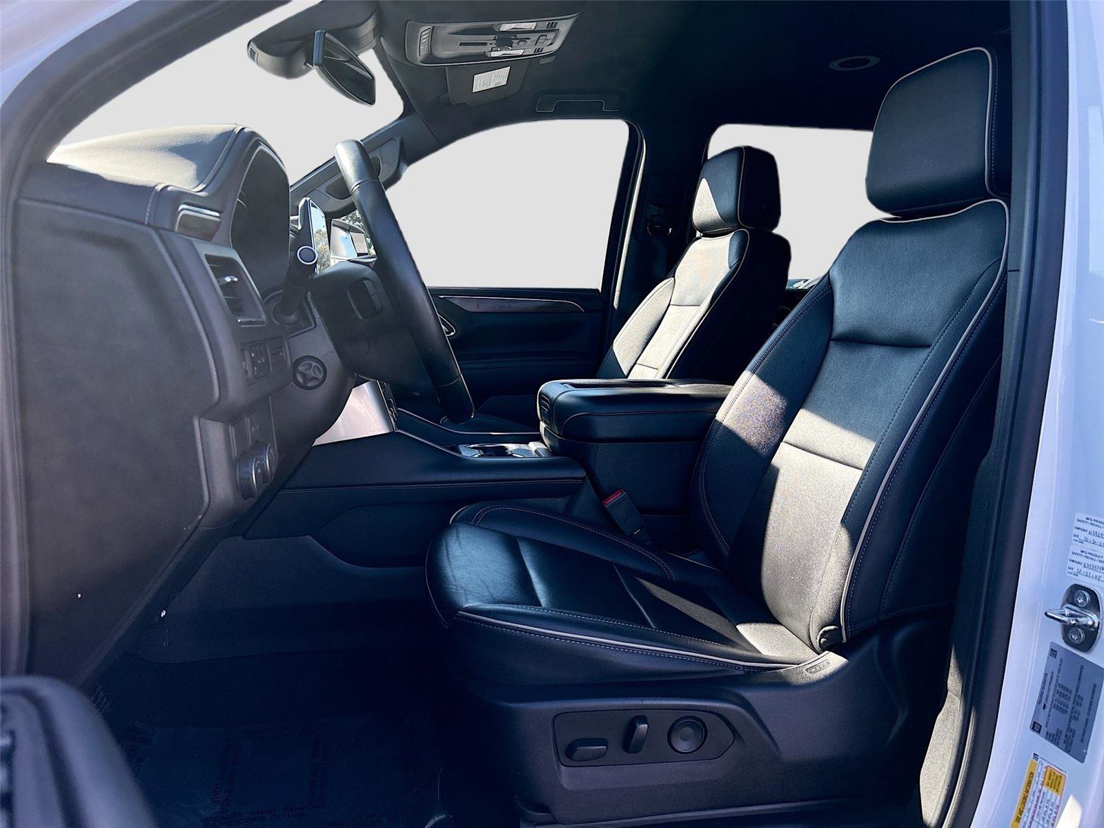 Used 2023 Chevrolet Suburban Premier image 25