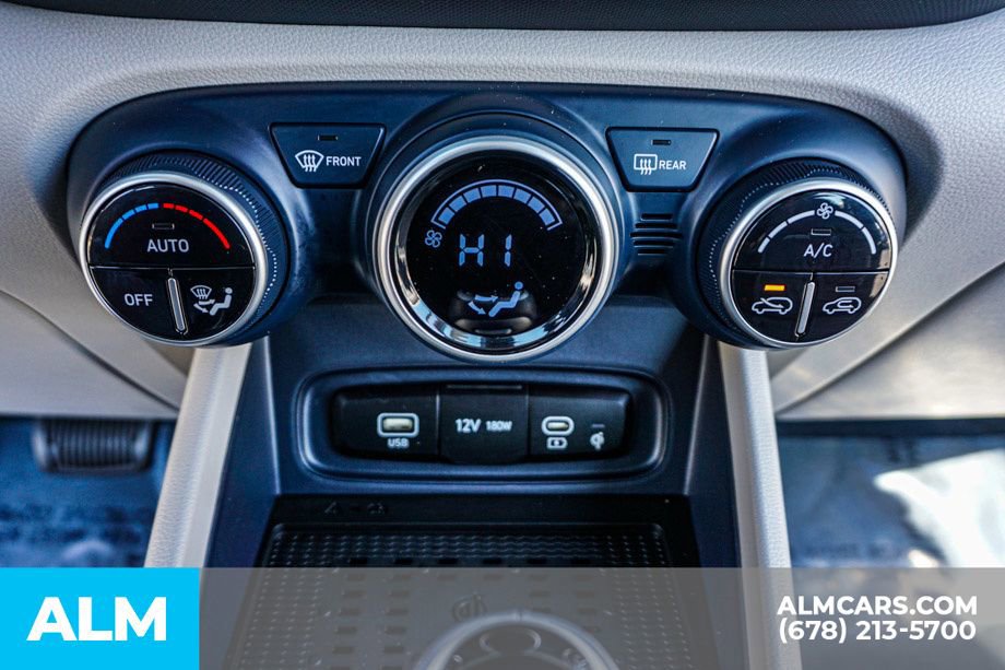 Used 2024 Hyundai Venue Limited image 42