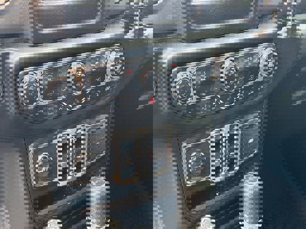 Used 2020 Jeep Wrangler Unlimited Sahara w/ Safety Group image 25