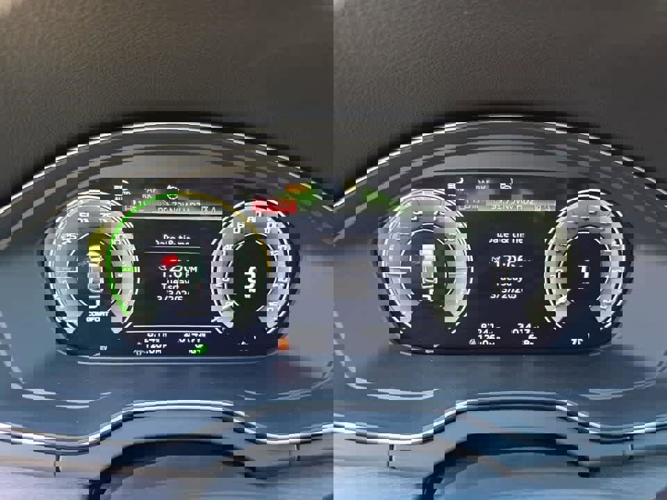 Used 2025 Audi Q5 e Premium Plus w/ Premium Plus Package image 11