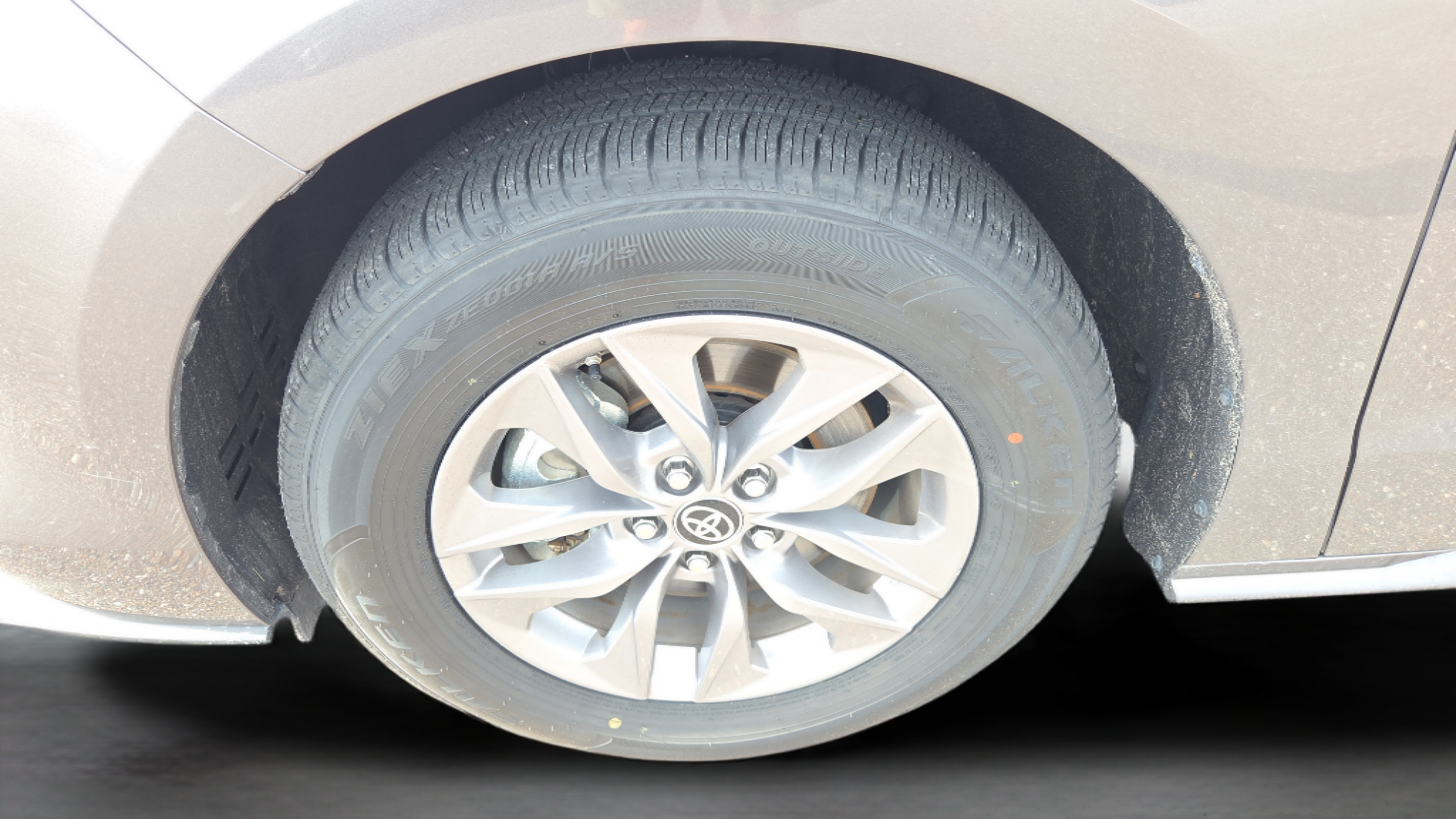 Certified 2024 Toyota Sienna XLE FWD image 20