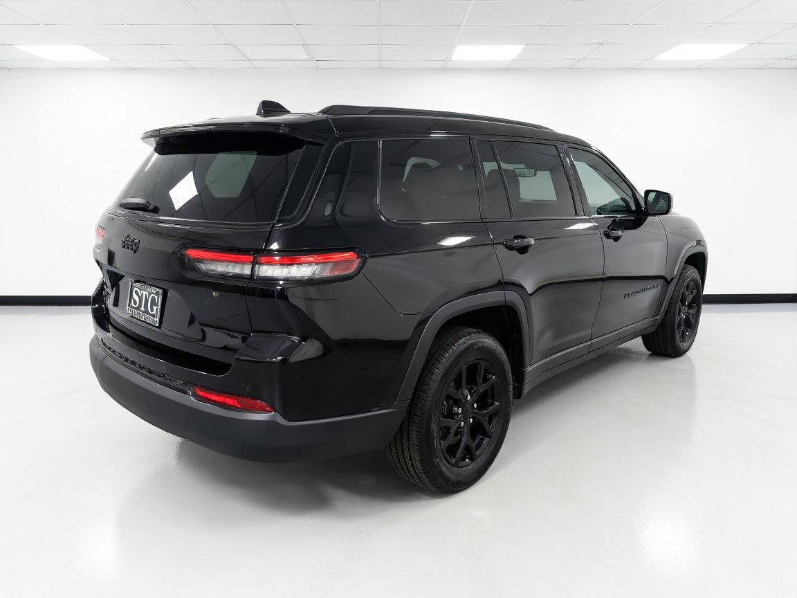 Used 2024 Jeep Grand Cherokee L Laredo AWD/4WD image 4