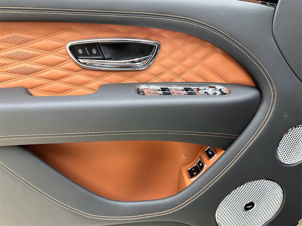 New 2024 Bentley Bentayga image 19