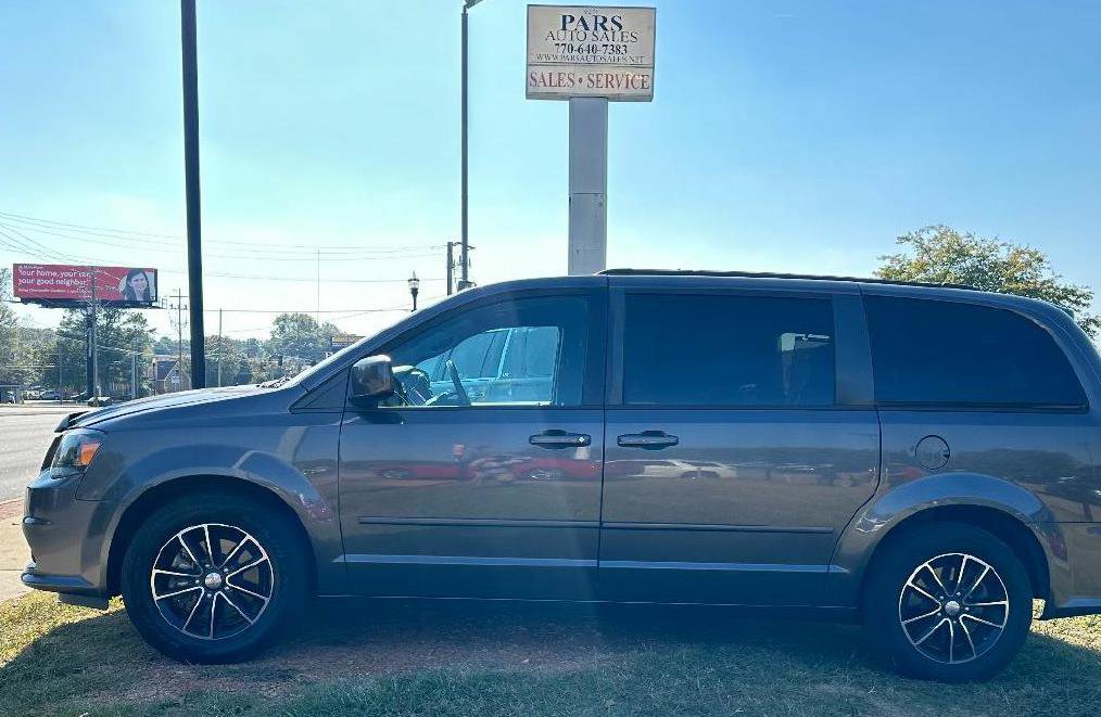 Used 2017 Dodge Grand Caravan GT image 2