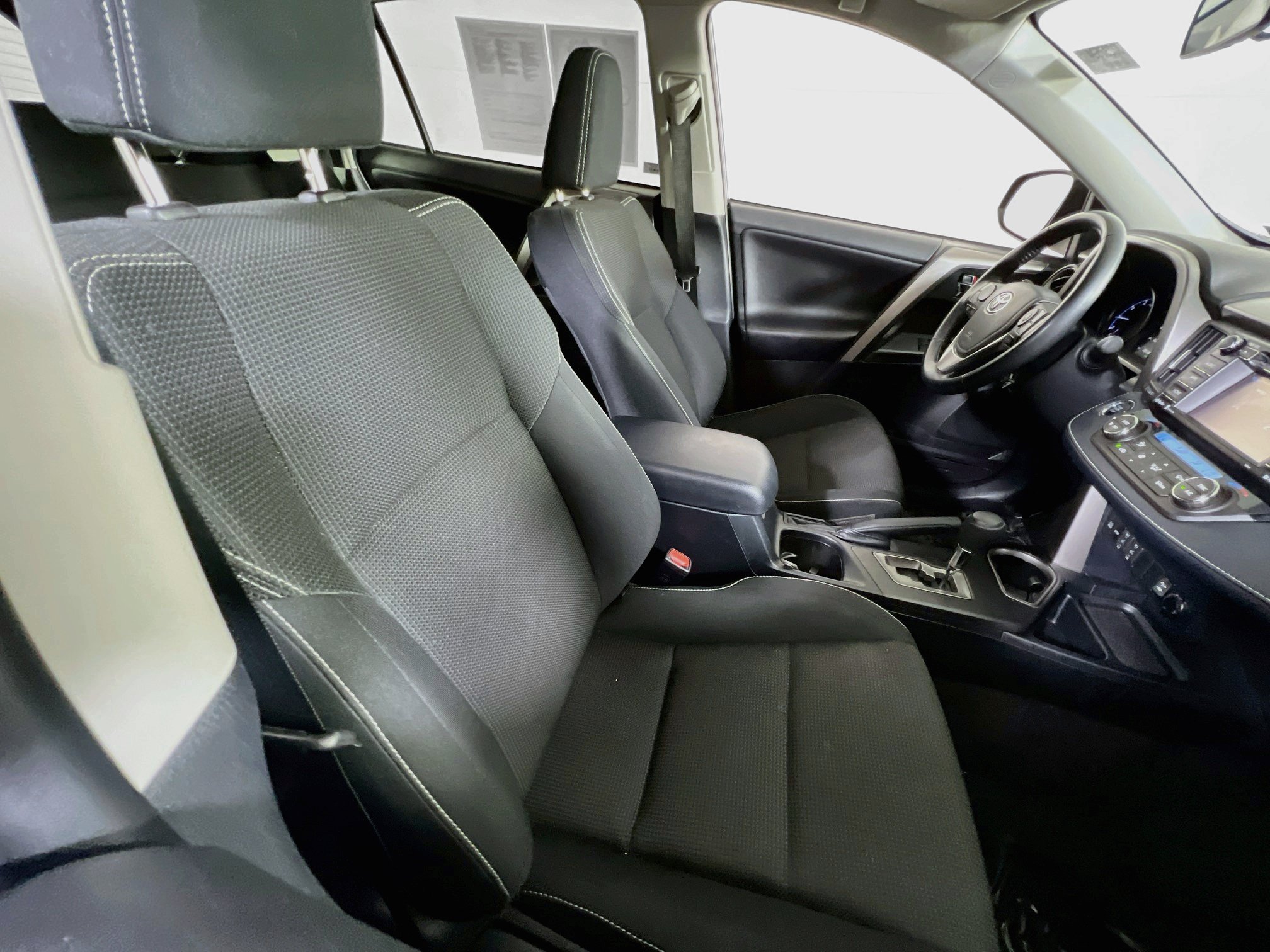 Used 2018 Toyota RAV4 XLE AWD/4WD image 26