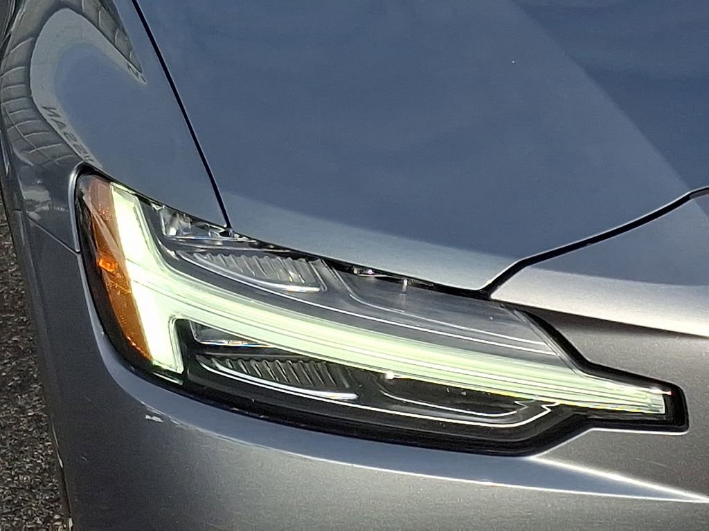 Used 2021 Volvo S60 T5 Inscription image 9