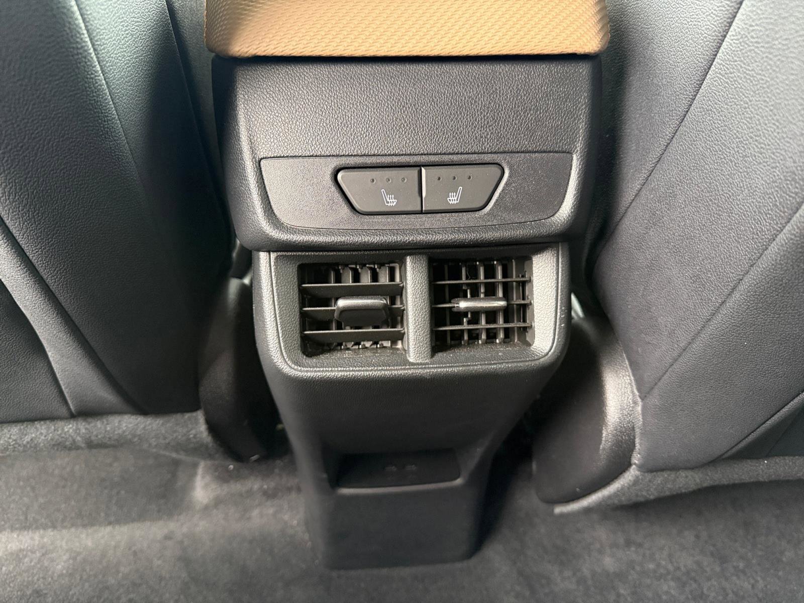 Used 2025 Chevrolet Equinox ACTIV w/ Safety and Technology Package image 16