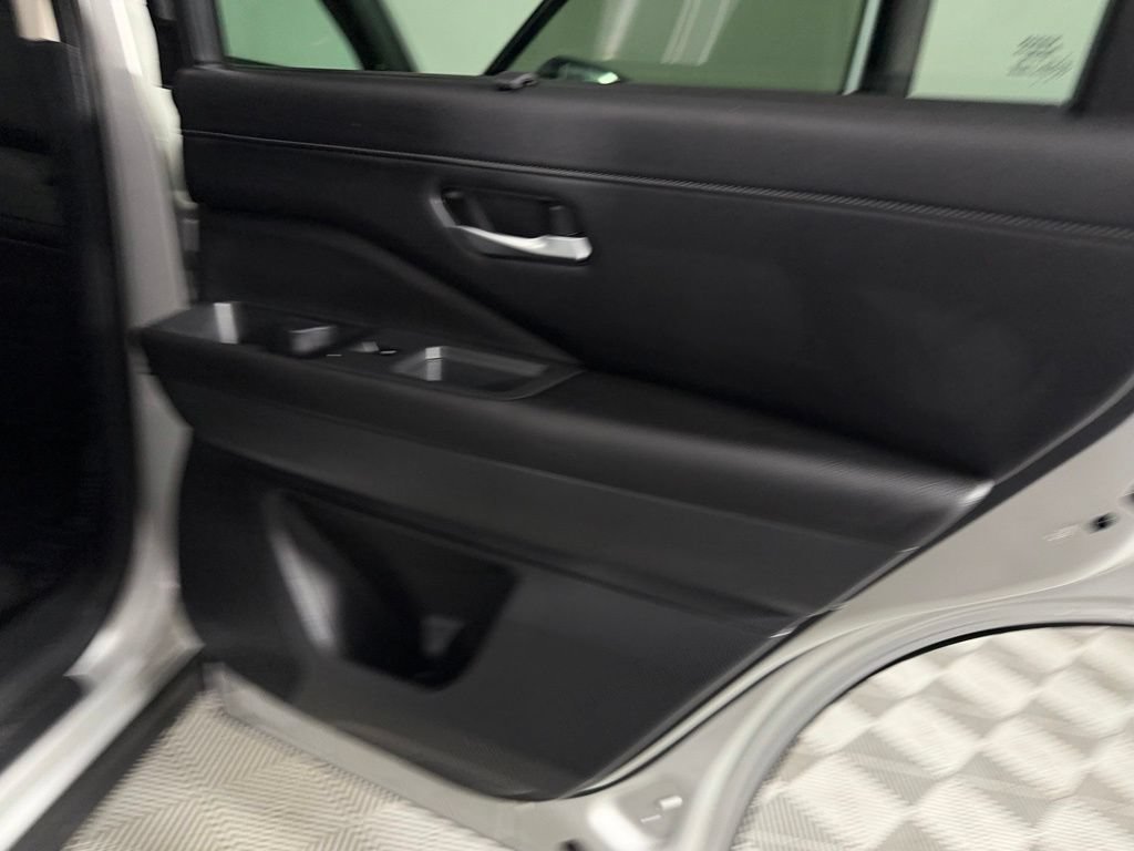 Used 2025 Nissan Pathfinder SL FWD image 29