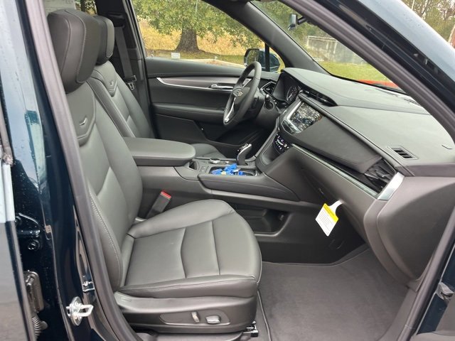 New 2025 Cadillac XT6 Luxury image 35