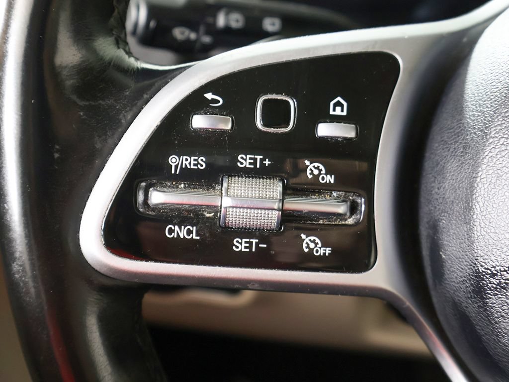 Used 2021 Mercedes-Benz GLB 250 4MATIC w/ Premium Package image 38