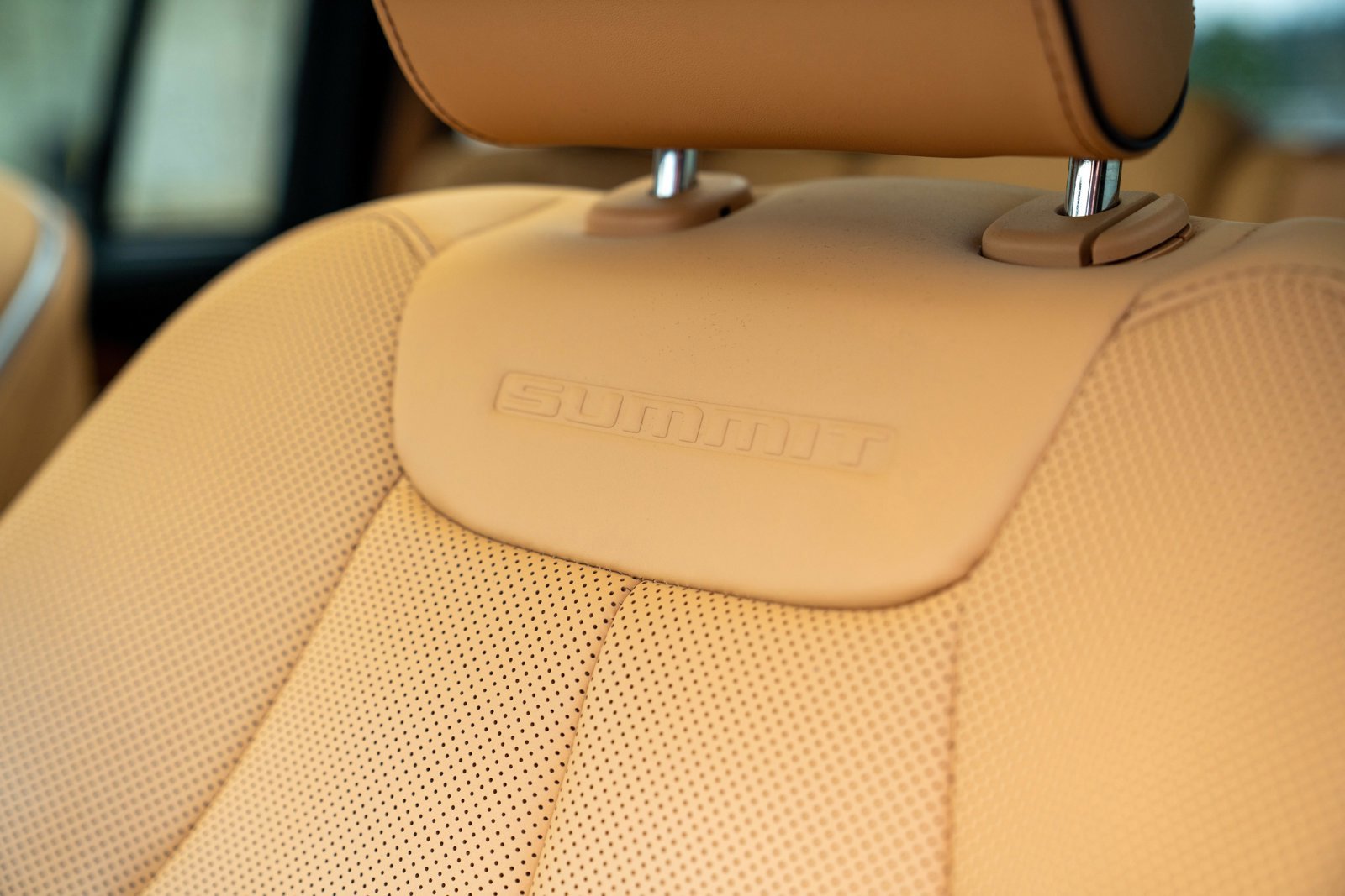 Used 2023 Jeep Grand Cherokee Summit image 13