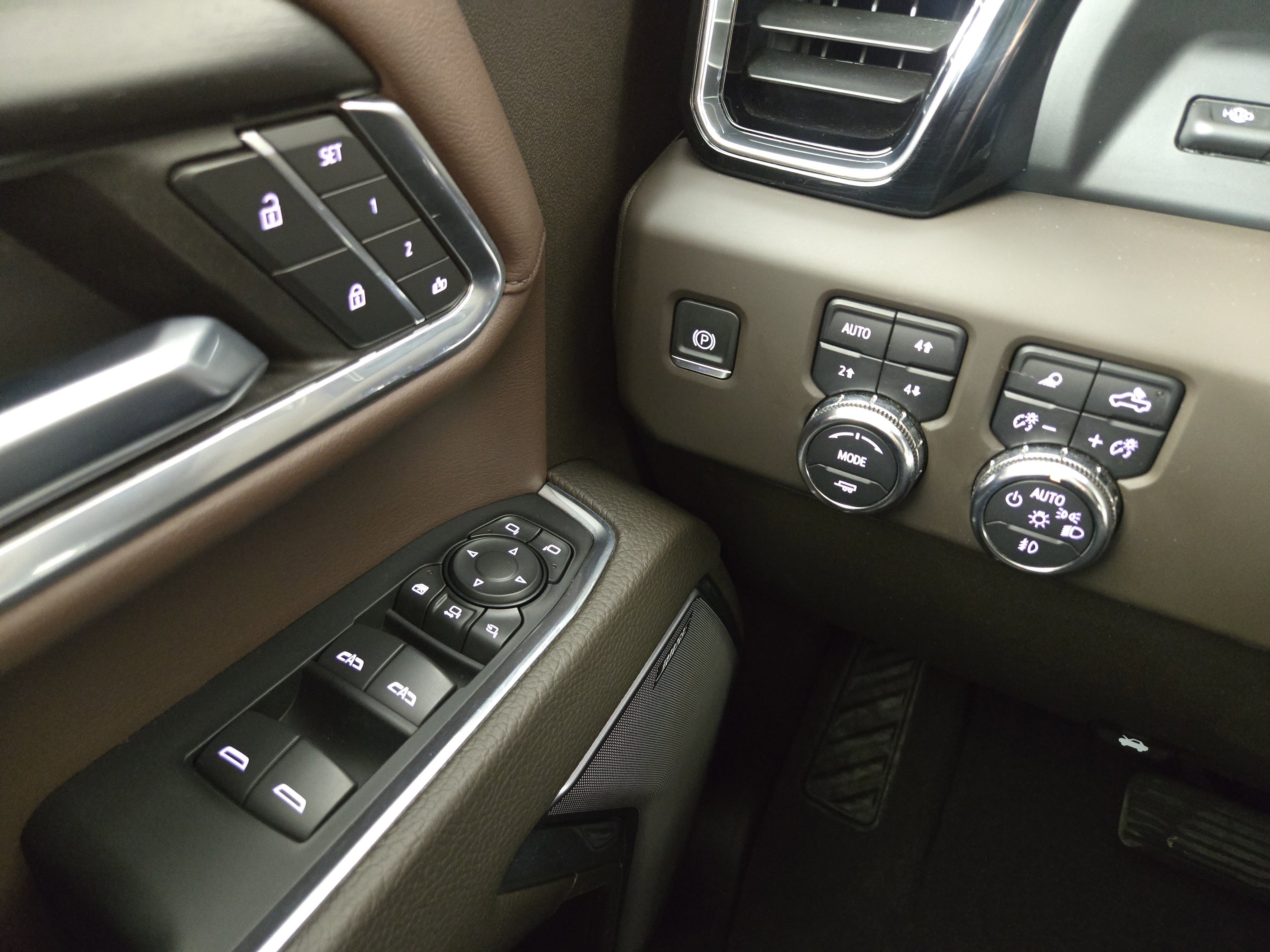 Certified 2024 GMC Sierra 2500 Denali w/ Denali Reserve Package AWD/4WD image 29
