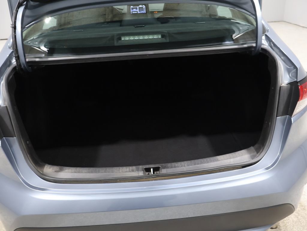 Used 2021 Toyota Corolla LE image 17