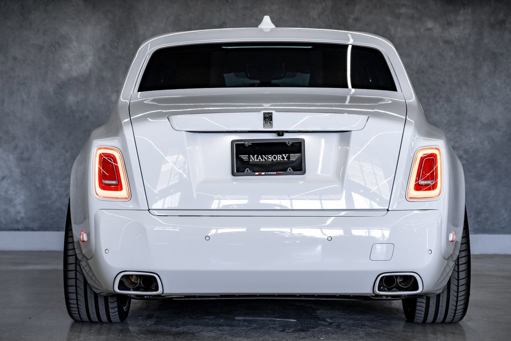 Used 2026 Rolls-Royce Phantom Sedan RWD image 16