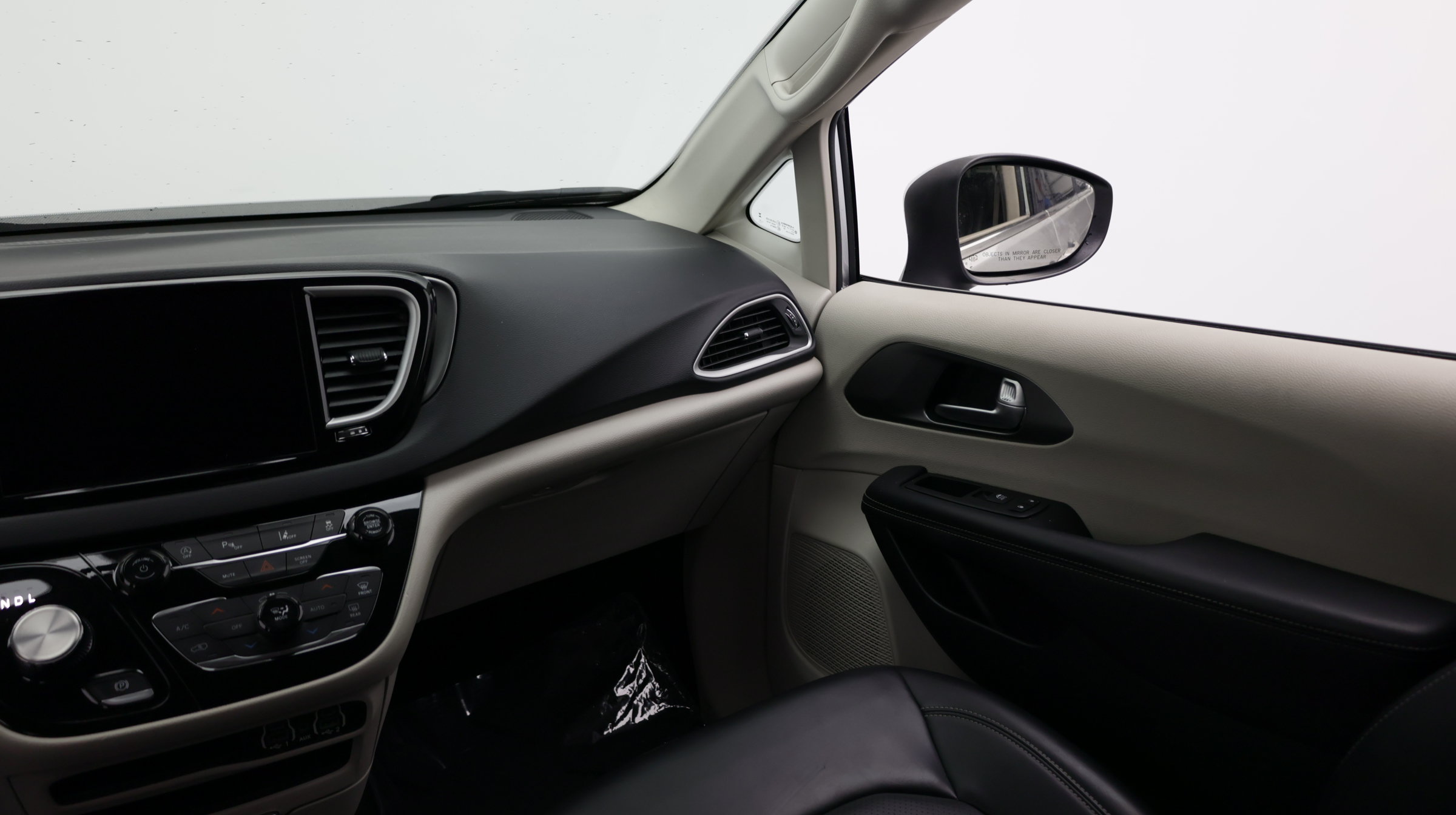 Used 2023 Chrysler Pacifica Touring-L FWD image 34