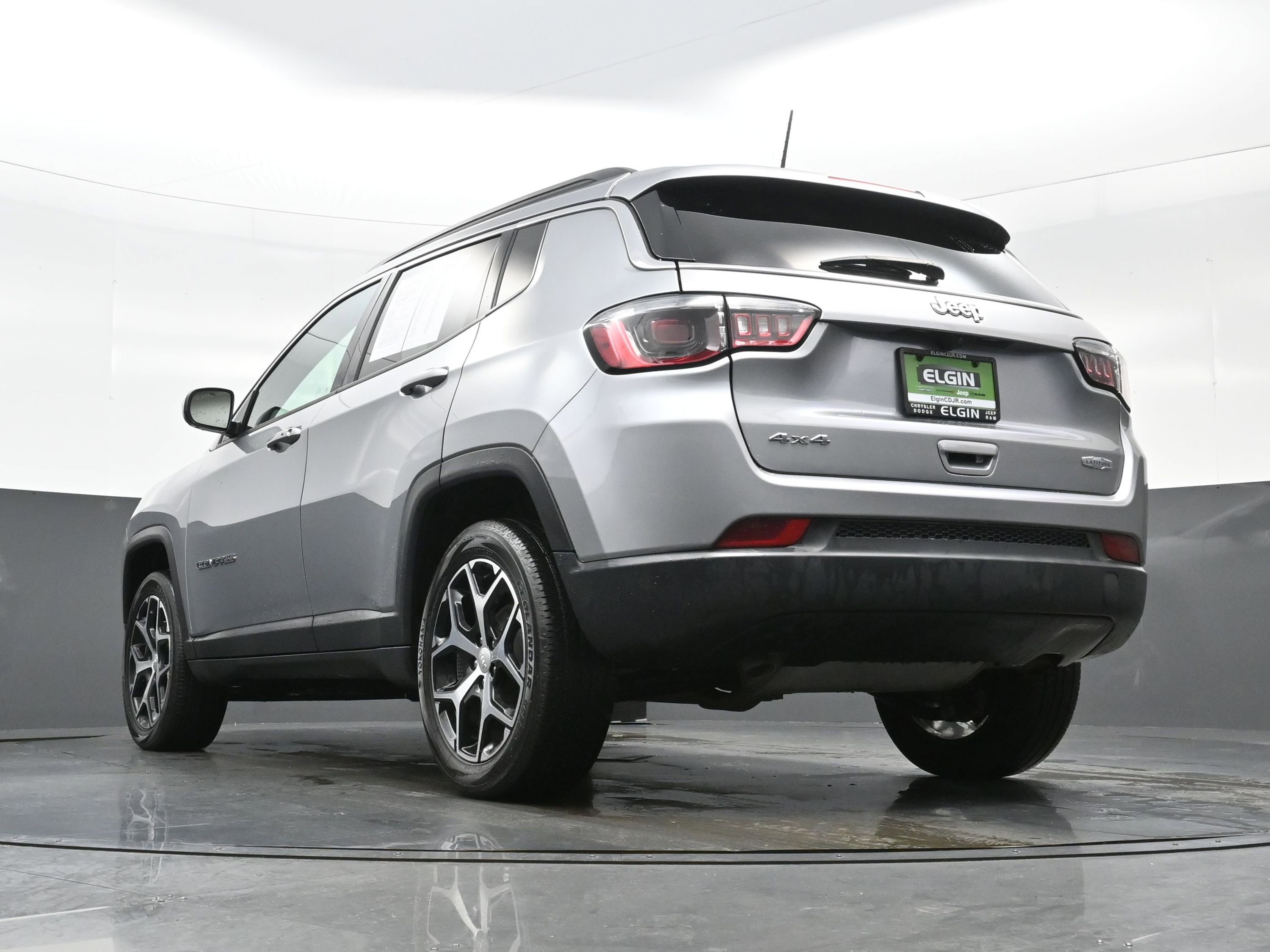 Used 2024 Jeep Compass Latitude AWD/4WD image 28