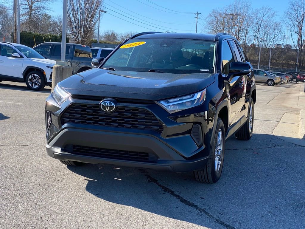 Used 2024 Toyota RAV4 XLE FWD image 3