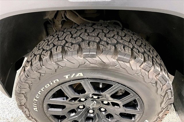 Used 2023 Chevrolet Colorado Trail Boss w/ Technology Package image 35