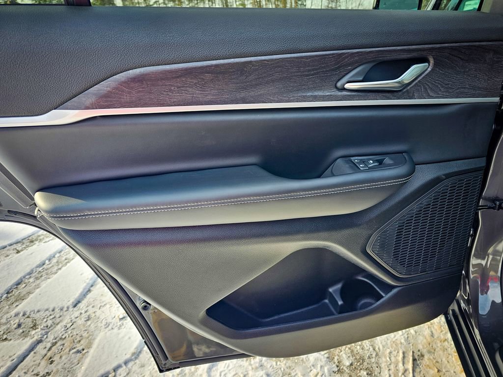 New 2025 Jeep Grand Cherokee L Limited w/ Black Appearance Package image 34