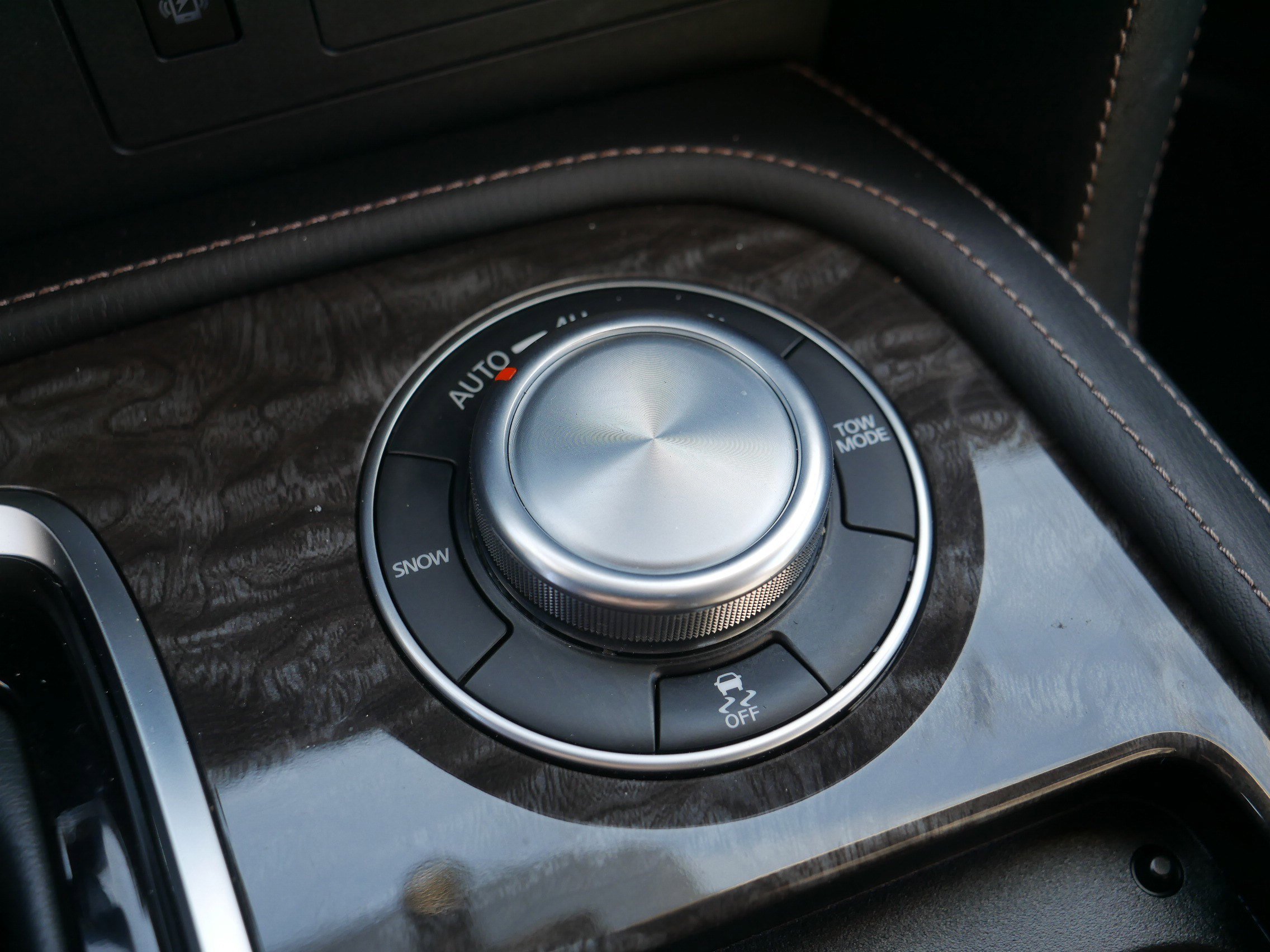 Certified 2024 Nissan Armada Platinum w/ Captain's Chairs Package image 32