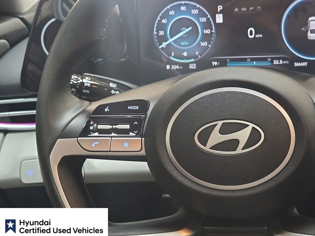Certified 2025 Hyundai Elantra Limited FWD image 18