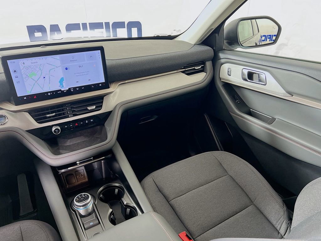Used 2025 Ford Explorer Active image 28