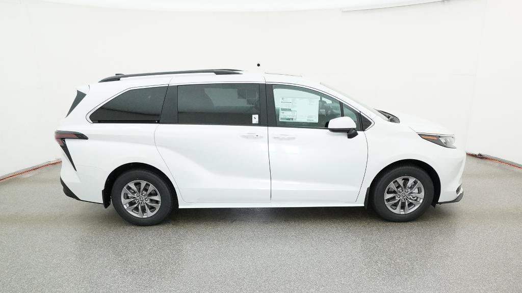 New 2026 Toyota Sienna XLE FWD image 14