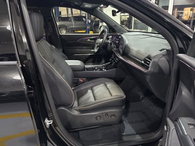 Used 2025 Chevrolet Traverse High Country w/ LPO, Floor Liner Package AWD/4WD image 34