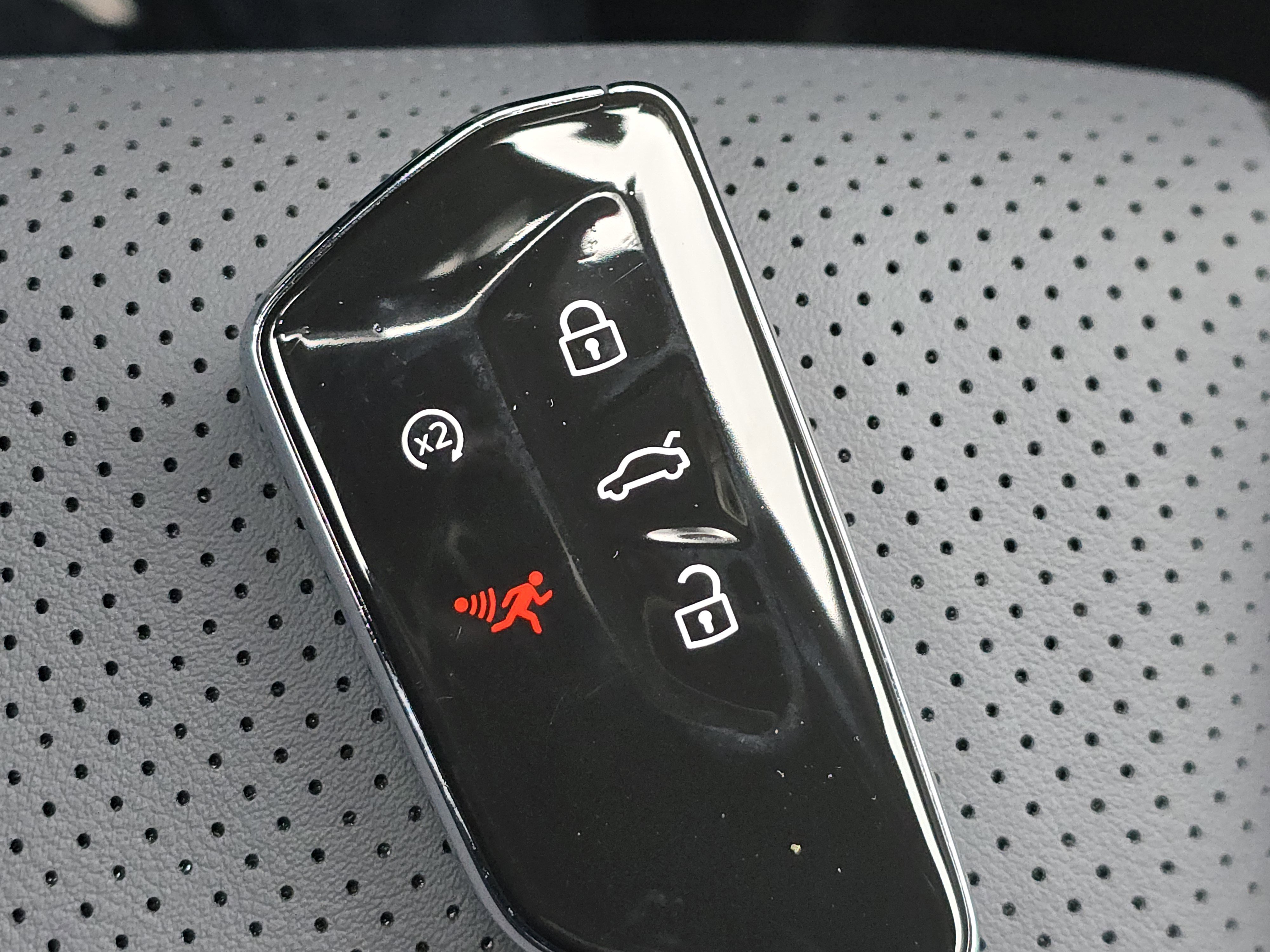 New 2026 Volkswagen Tiguan SE R-Line image 28