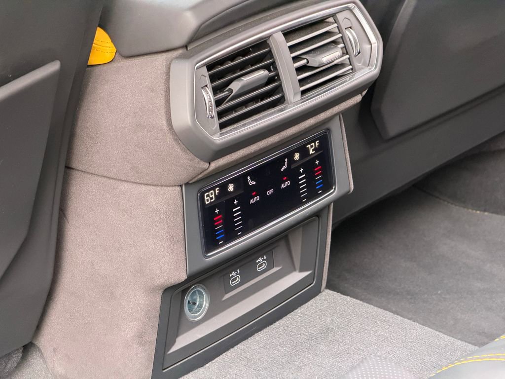 Used 2025 Lamborghini Urus SE image 33