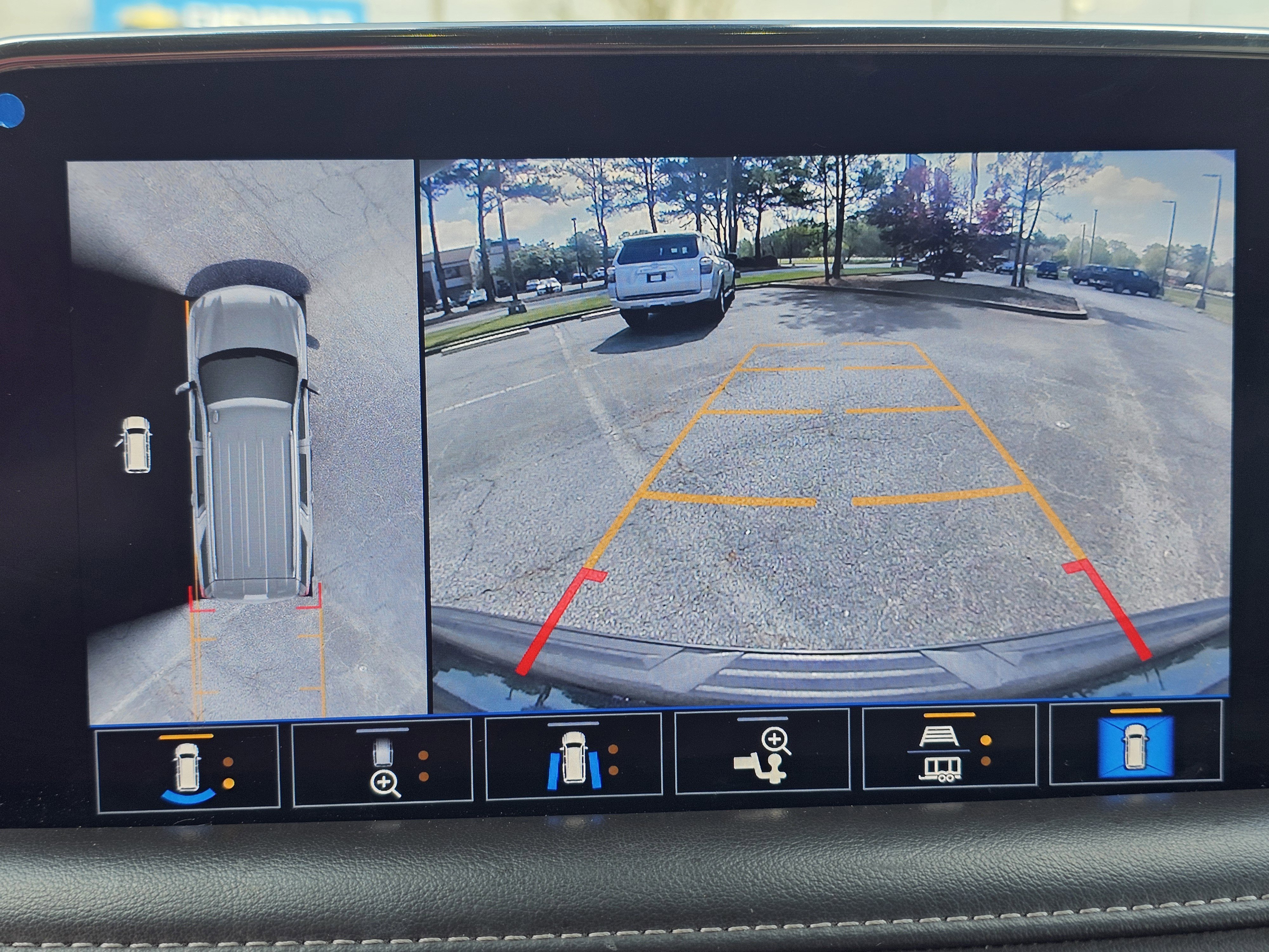 Used 2021 Chevrolet Tahoe Z71 w/ Z71 Off-Road Package image 31